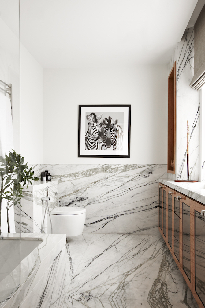10 Marble Bathroom Design Ideas to Inspire You. To see more Luxury Bathroom ideas visit us at www.luxurybathrooms.eu #luxurybathrooms #homedecorideas #bathroomideas