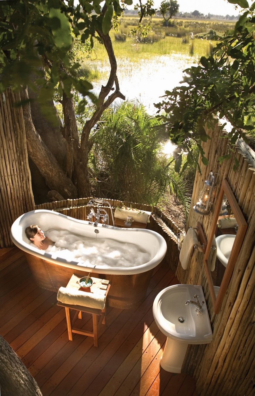 10 Stunning Tropical Bathroom Décor Ideas to Inspire You ➤To see more Luxury Bathroom ideas visit us at www.luxurybathrooms.eu #luxurybathrooms #homedecorideas #bathroomideas @BathroomsLuxury