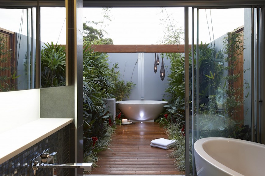 10 Stunning Tropical Bathroom Décor Ideas to Inspire You ➤To see more Luxury Bathroom ideas visit us at www.luxurybathrooms.eu #luxurybathrooms #homedecorideas #bathroomideas @BathroomsLuxury