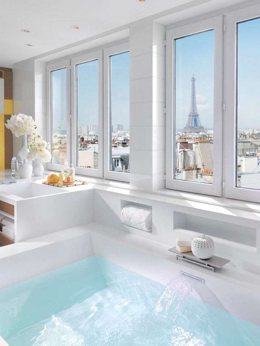 10 Luxury Bathtubs with a Stunning View ➤To see more Luxury Bathroom ideas visit us at www.luxurybathrooms.eu #luxurybathrooms #homedecorideas #bathroomideas @BathroomsLuxury