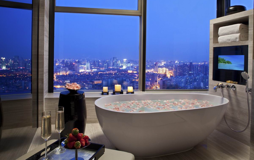 10 Luxury Bathtubs with an Astonishing View ➤To see more Luxury Bathroom ideas visit us at www.luxurybathrooms.eu #luxurybathrooms #homedecorideas #bathroomideas @BathroomsLuxury