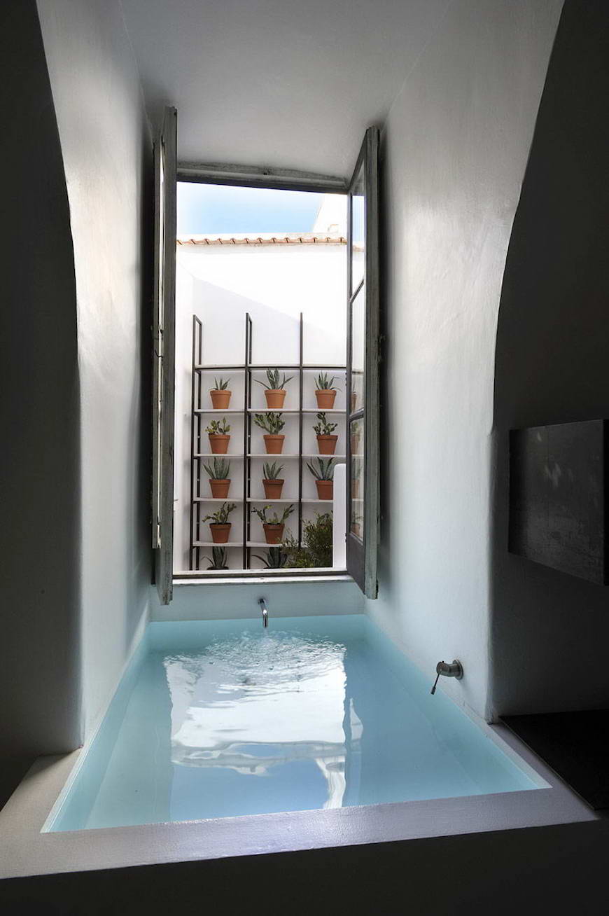 10 Jaw-Droppingly Gorgeous Luxury Bathroom Ideas to Inspire You ➤To see more Luxury Bathroom ideas visit us at www.luxurybathrooms.eu #luxurybathrooms #homedecorideas #bathroomideas @BathroomsLuxury