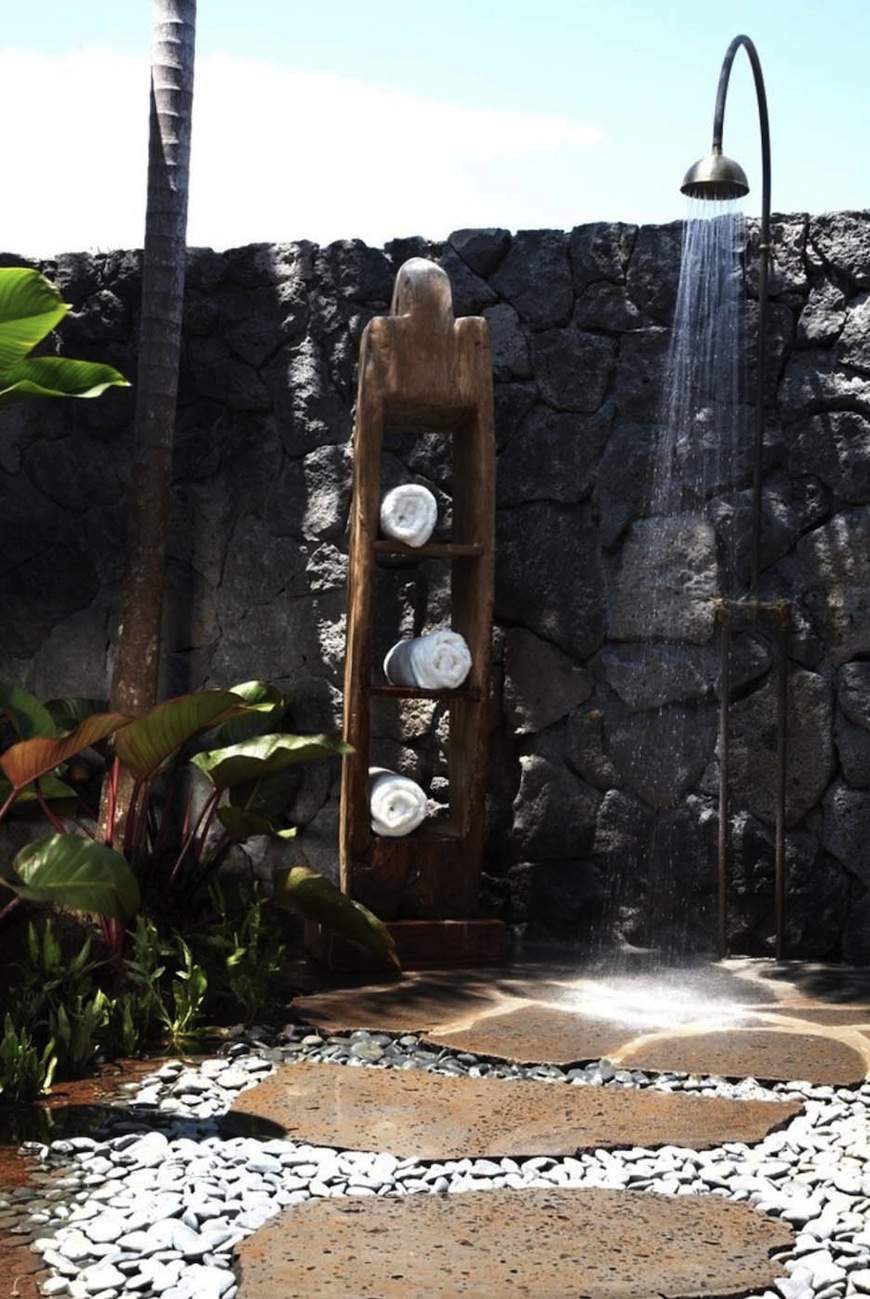 50 Amazing Outdoor Showers That Will Impress You (Part 1) ➤To see more Luxury Bathroom ideas visit us at www.luxurybathrooms.eu #luxurybathrooms #homedecorideas #bathroomideas @BathroomsLuxury
