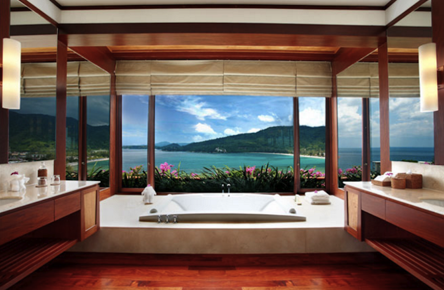 Be Amazed by These Hotel Luxury Bathrooms with Stunning Views ➤To see more Luxury Bathroom ideas visit us at www.luxurybathrooms.eu #luxurybathrooms #homedecorideas #bathroomideas @BathroomsLuxury