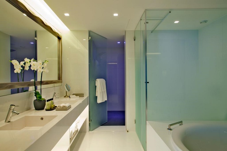 Meet A Pure Deluxe World At Intercontinental Estoril Hotel ➤To see more Luxury Bathroom ideas visit us at www.luxurybathrooms.eu #bathroom #homedecorideas #bathroomideas @BathroomsLuxury