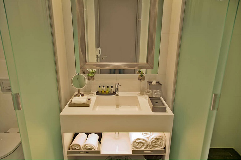Meet A Pure Deluxe World At Intercontinental Estoril Hotel ➤To see more Luxury Bathroom ideas visit us at www.luxurybathrooms.eu #bathroom #homedecorideas #bathroomideas @BathroomsLuxury