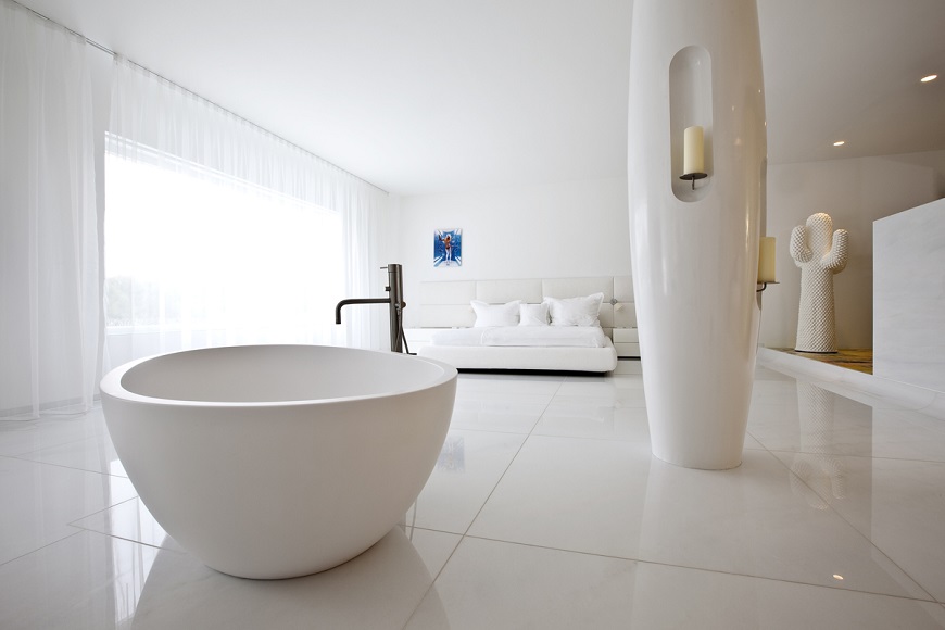 Make Your Luxury Bathroom Sparkle With The Most Beautiful Bathtubs ➤ To see more news about Luxury Bathrooms in the world visit us at http://luxurybathrooms.eu/ #bathroom #interiordesign #luxurybrands @BathroomsLuxury @koket @bocadolobo @delightfulll @brabbu @essentialhomeeu @circudesign @mvalentinabath @luxxu @covethouse_