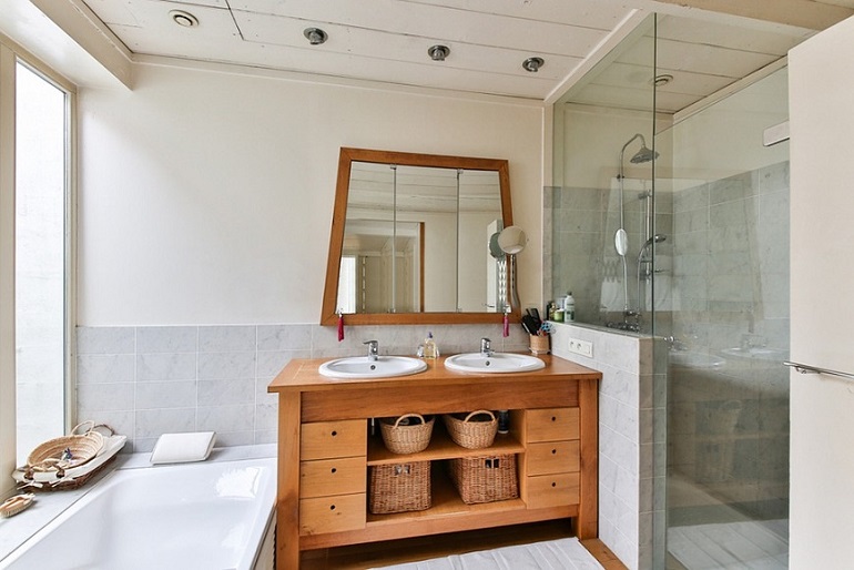 How To Decorate Your Luxury Bathroom With Wood ➤ To see more news about Luxury Bathrooms in the world visit us at http://luxurybathrooms.eu/ #luxurybathroom #interiordesign #homedecor @BathroomsLuxury @bocadolobo @delightfulll @brabbu @essentialhomeeu @circudesign @mvalentinabath @luxxu @covethouse_