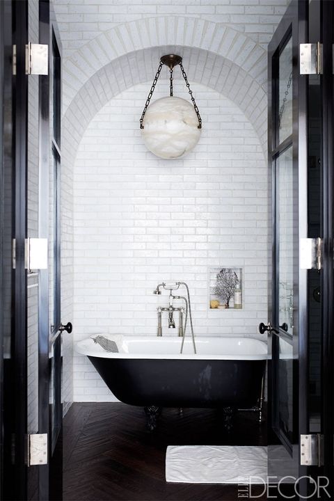 16 Black And White Luxury Bathroom Design Ideas ➤ To see more news about Luxury Bathrooms in the world visit us at http://luxurybathrooms.eu/ #luxurybathrooms #interiordesign #homedecor @BathroomsLuxury @bocadolobo @delightfulll @brabbu @essentialhomeeu @circudesign @mvalentinabath @luxxu @covethouse_