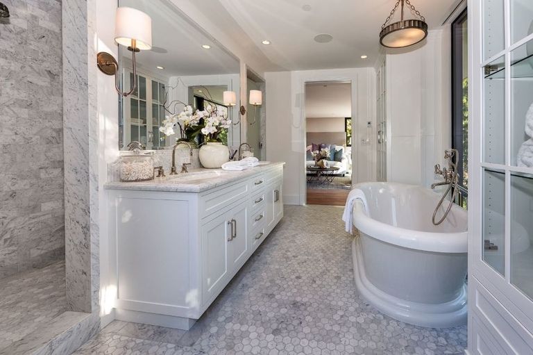 Peek Inside Luxury Bathrooms From Kendall Jenner's Hollywood Home ➤ To see more news about Luxury Bathrooms in the world visit us at http://luxurybathrooms.eu/ #luxurybathrooms #interiordesign #homedecor @BathroomsLuxury @bocadolobo @delightfulll @brabbu @essentialhomeeu @circudesign @mvalentinabath @luxxu @covethouse_