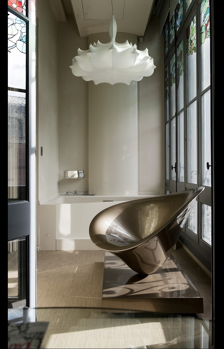 8 Luxurious Hotel Bathrooms That You Need To Visit In 2018 1 ➤ To see more news about Luxury Bathrooms in the world visit us at http://luxurybathrooms.eu/ #luxurybathrooms #interiordesign #homedecor @BathroomsLuxury @bocadolobo @delightfulll @brabbu @essentialhomeeu @circudesign @mvalentinabath @luxxu @covethouse_