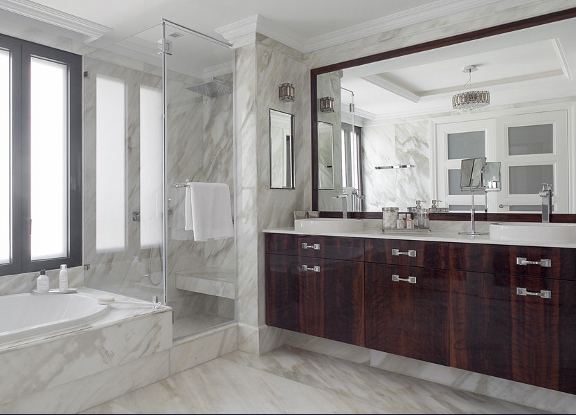 Creating The Perfect Spa-like Bathroom With Impressive Marble Bathtubs ➤ To see more news about Luxury Bathrooms in the world visit us at http://luxurybathrooms.eu/ #luxurybathrooms #interiordesign #homedecor @BathroomsLuxury @bocadolobo @delightfulll @brabbu @essentialhomeeu @circudesign @mvalentinabath @luxxu @covethouse_