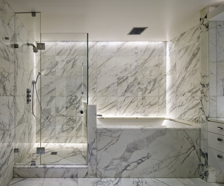 Creating The Perfect Spa-like Bathroom With Decadent Marble Bathtubs ➤ To see more news about Luxury Bathrooms in the world visit us at http://luxurybathrooms.eu/ #luxurybathrooms #interiordesign #homedecor @BathroomsLuxury @bocadolobo @delightfulll @brabbu @essentialhomeeu @circudesign @mvalentinabath @luxxu @covethouse_