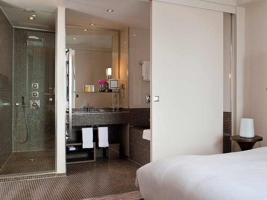 Refined Luxury Bathrooms At Radisson Blu 1835 Hotel & Thalasso Cannes ➤ To see more news about Luxury Bathrooms in the world visit us at http://luxurybathrooms.eu/ #luxurybathrooms #interiordesign #homedecor @BathroomsLuxury @bocadolobo @delightfulll @brabbu @essentialhomeeu @circudesign @mvalentinabath @luxxu @covethouse_
