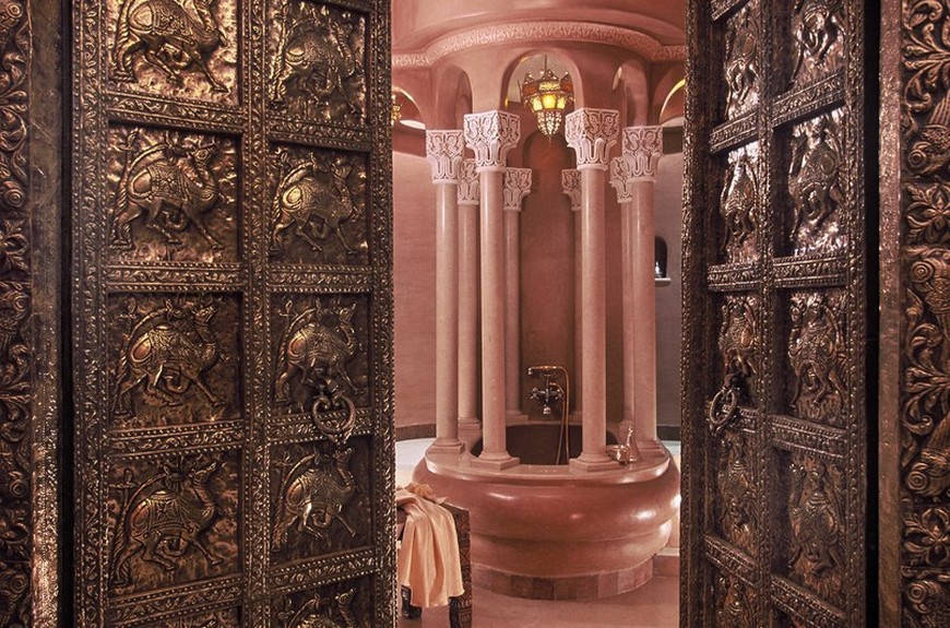 Take a Look at 10 of the Most Gorgeous Hotel Bathrooms in the World 6