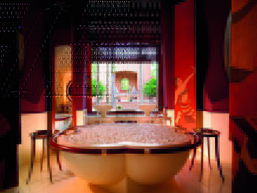 Take a Look at 10 of the Most Gorgeous Hotel Bathrooms in the World 7