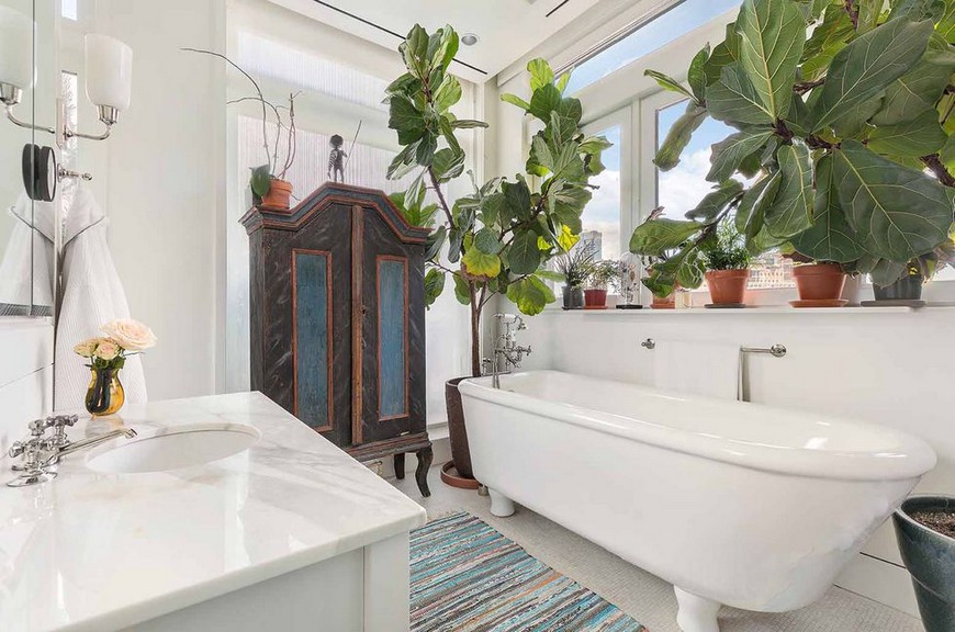 These Celebrity Homes for Sale Feature the Most Exquisite Bathroom Designs 3