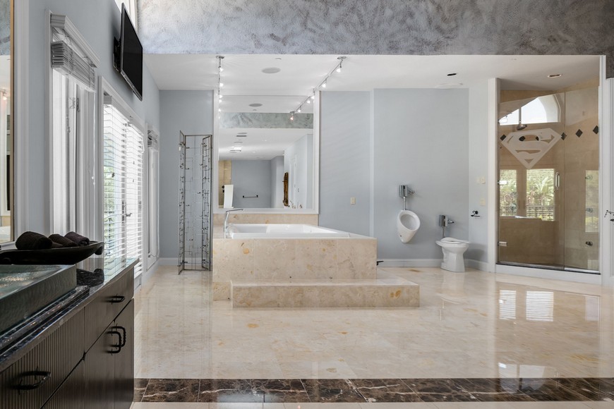 These Celebrity Homes for Sale Feature the Most Exquisite Bathroom Designs 7