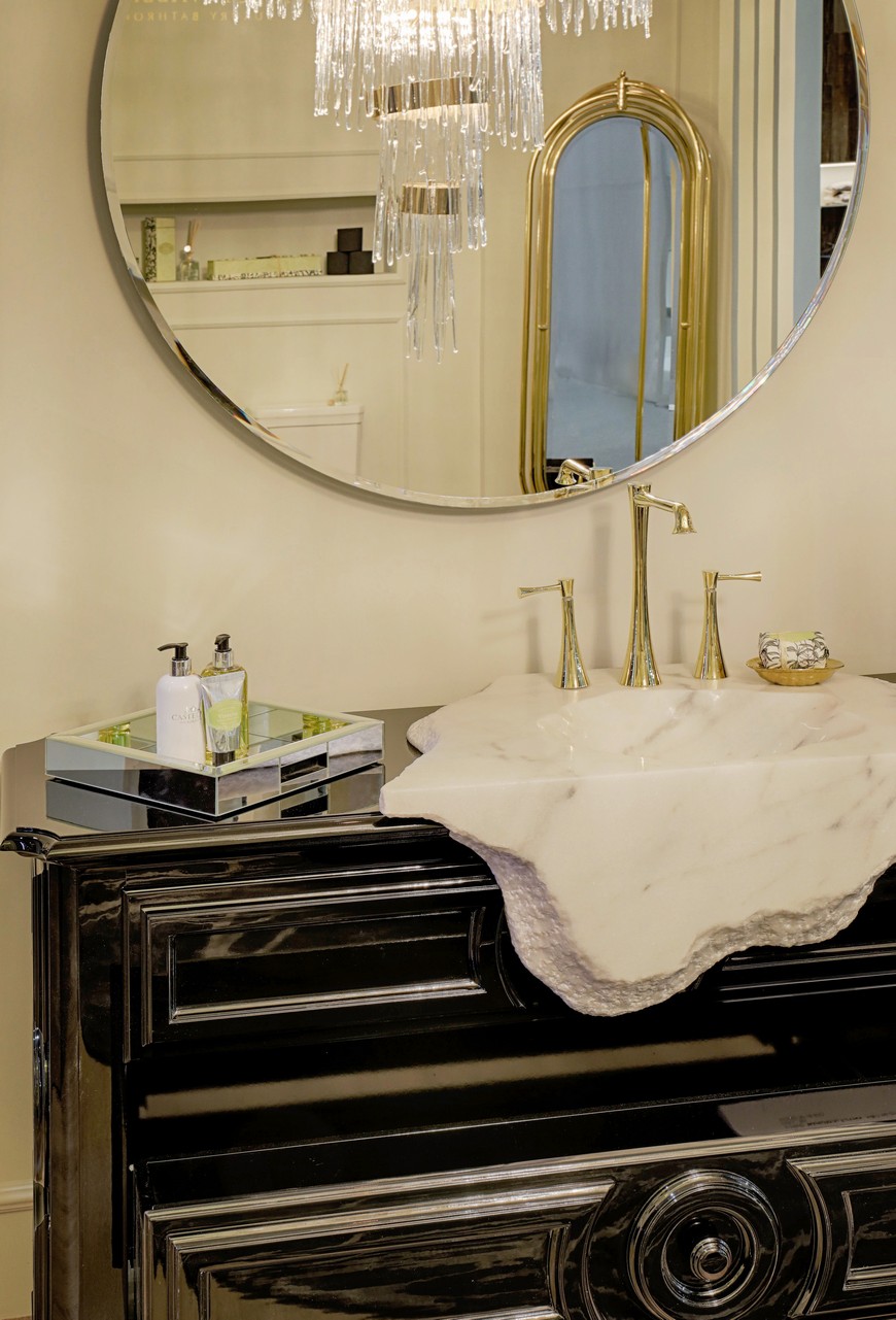 This Lustrous Mirror Design Provides a Tremendous Effect in a Bathroom 5